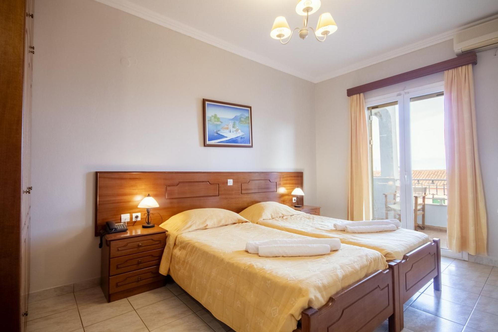 Robolla Beach Aparthotel Roda  Kamer foto
