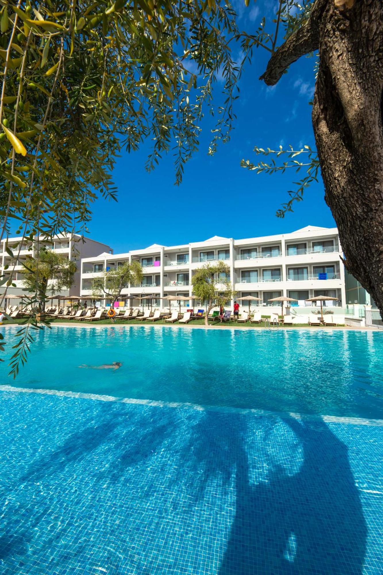 Robolla Beach Aparthotel Roda  Buitenkant foto