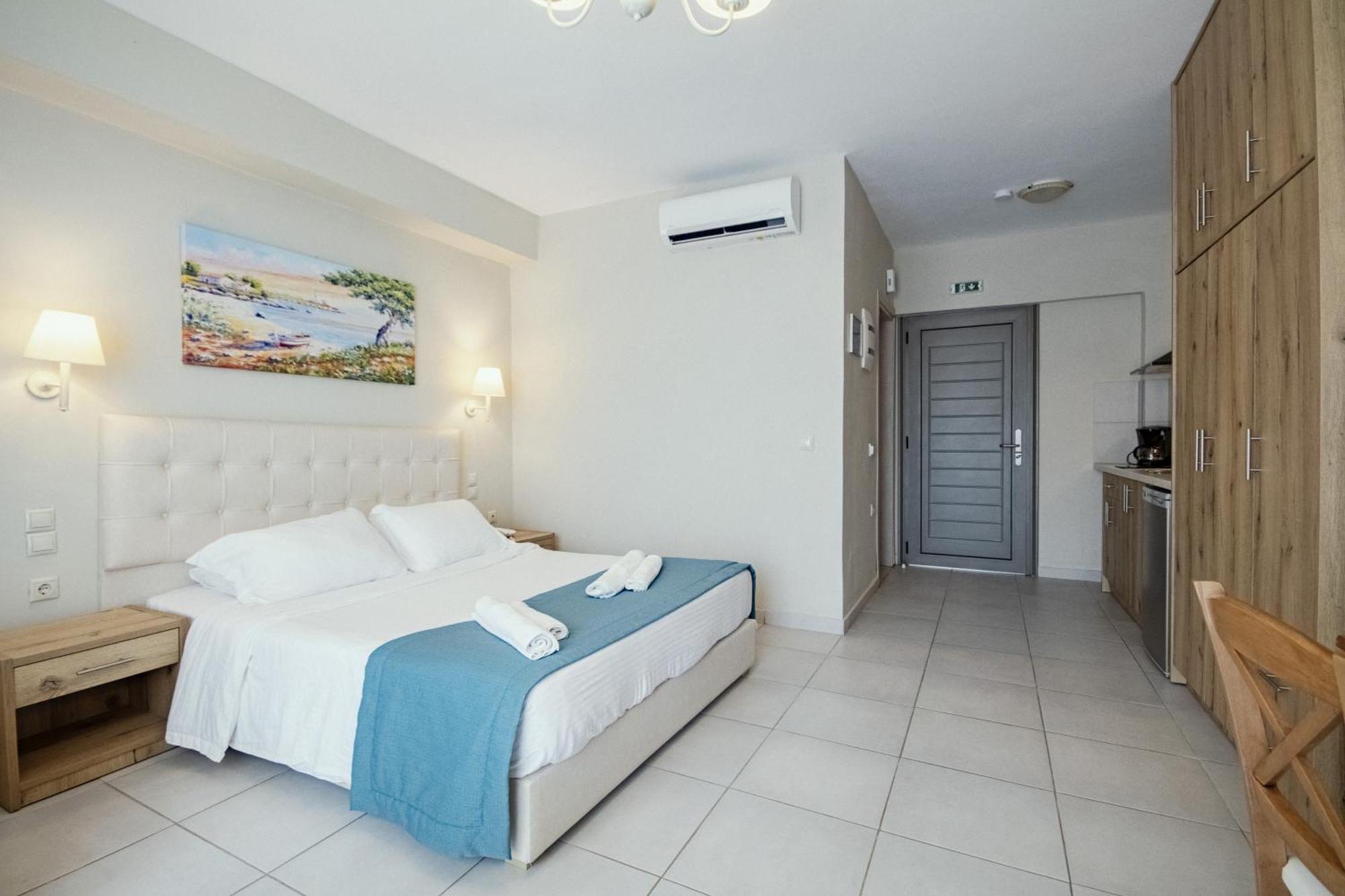 Robolla Beach Aparthotel Roda  Kamer foto